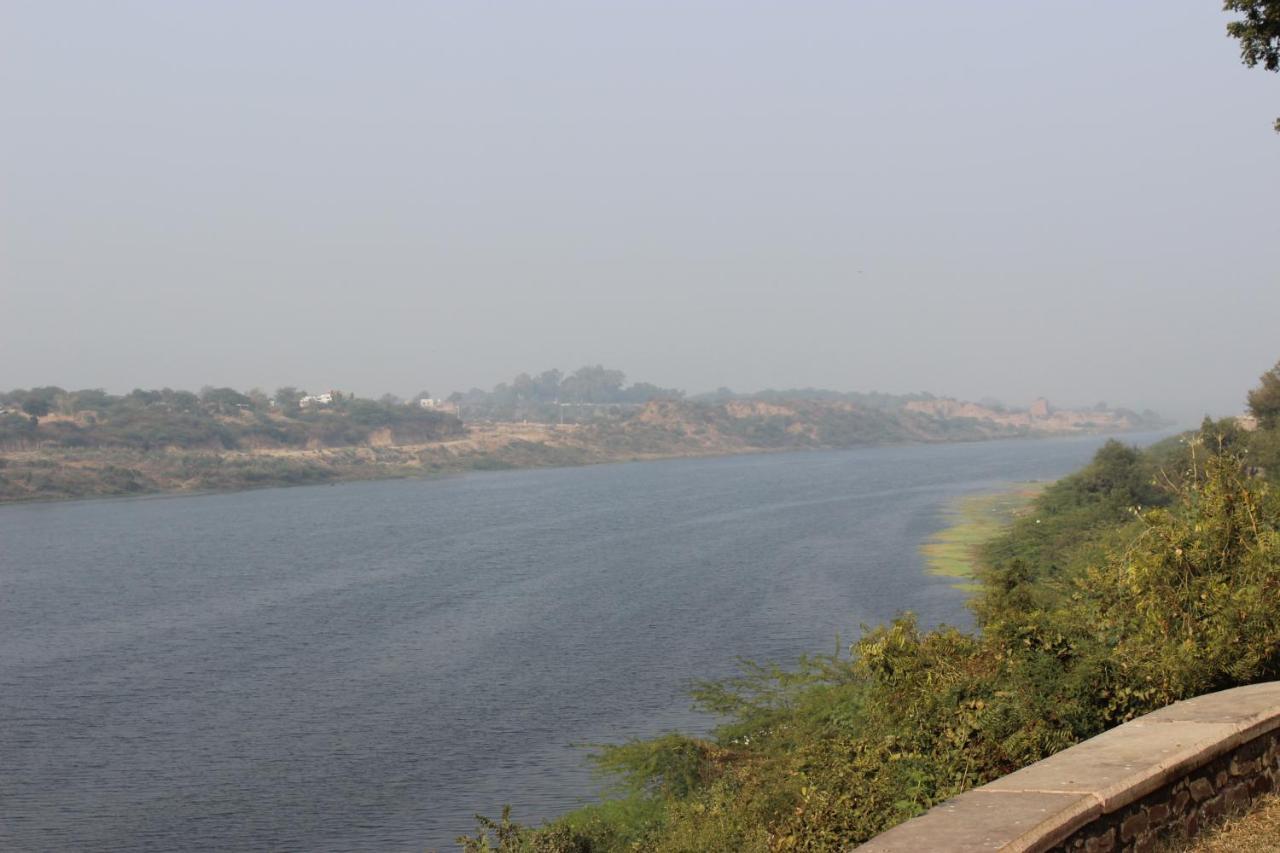 Brijraj Bhawan Palace Hotel Кота Екстериор снимка